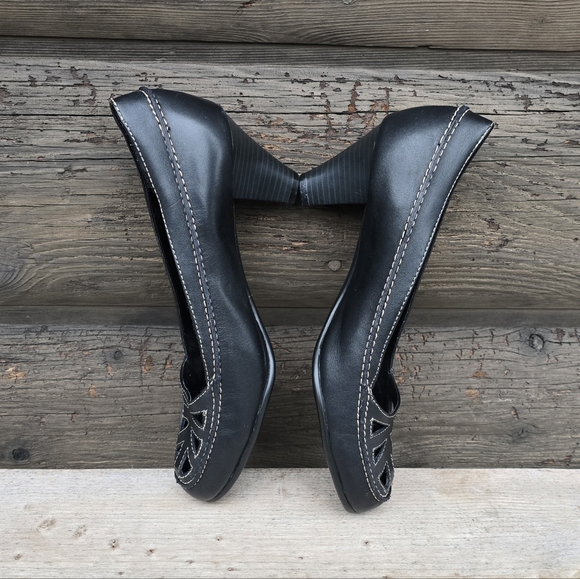 AEROSOLES Dolly Classic Minimalist Leather Cutout Details Comfort Heels 7M - Picture 13 of 15